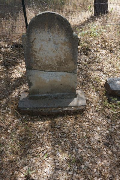 [Picture of Fidelia grave]